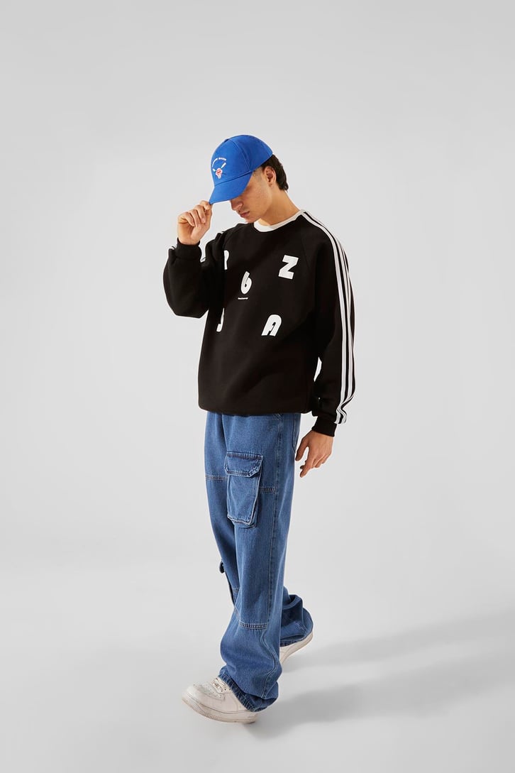 R6 Baskılı Siyah Oversize Sweatshirt