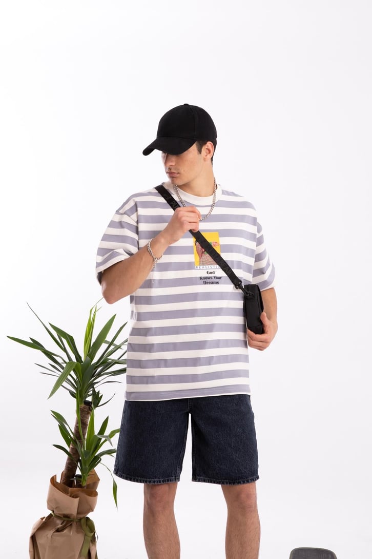 Realistic Baskılı Çizgili Gri Oversize Tshirt
