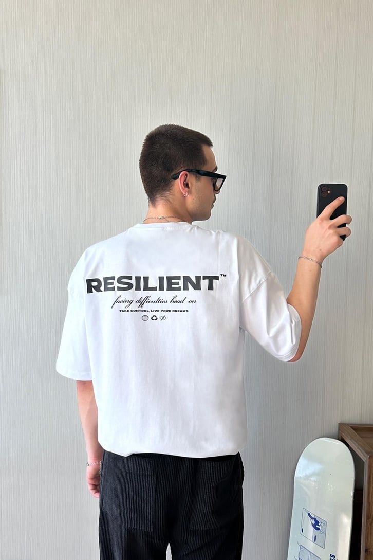 Resilient Sırt Baskılı Beyaz Oversize Tişört