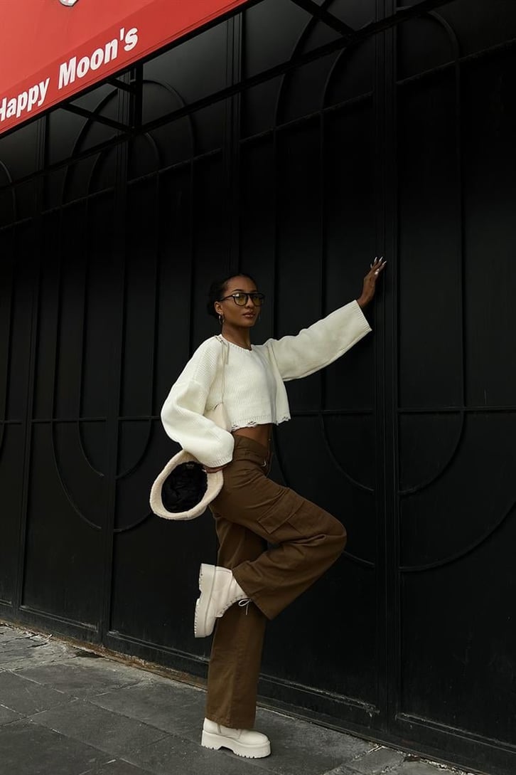 Ripped Detail Krem Oversize Crop Kazak
