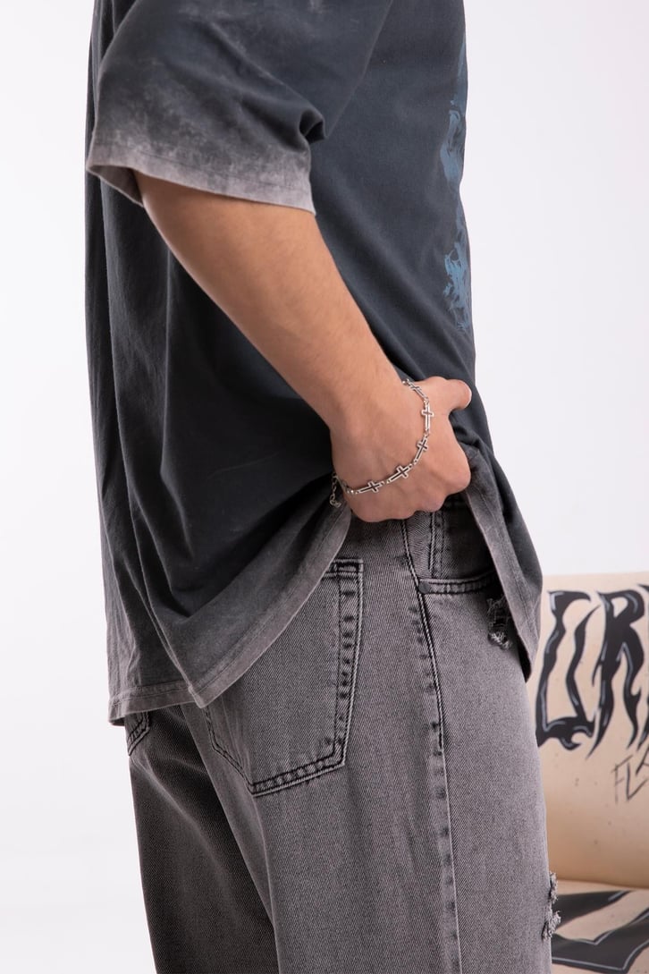 Ripped Detail Regular Fit Jean