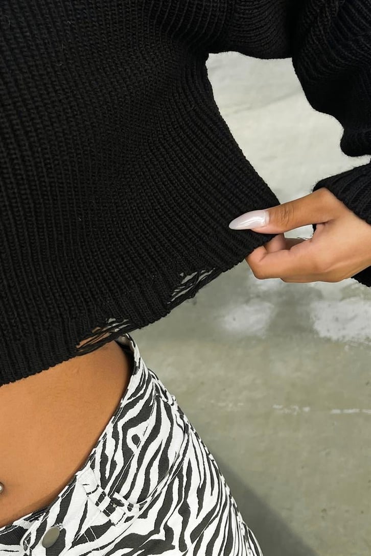 Ripped Detail Siyah Oversize Crop Kazak