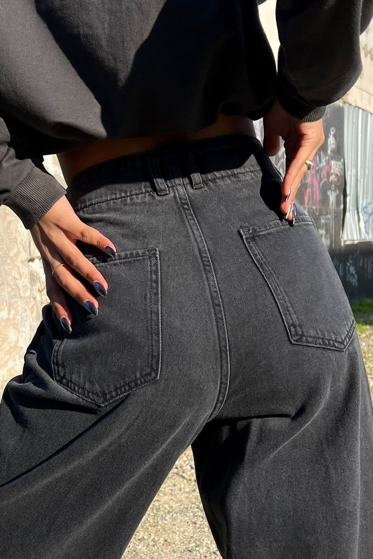 Ripped Leg Antrasit Mom Fit Jean