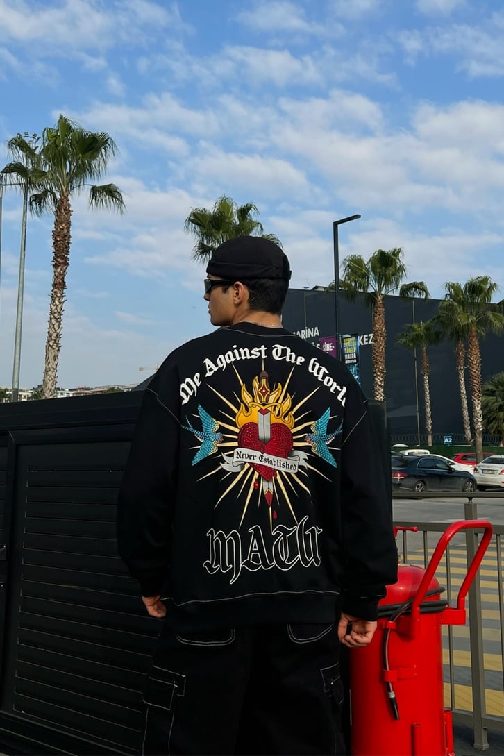 Rv Againts The World Sırt Baskılı Siyah Sweatshirt