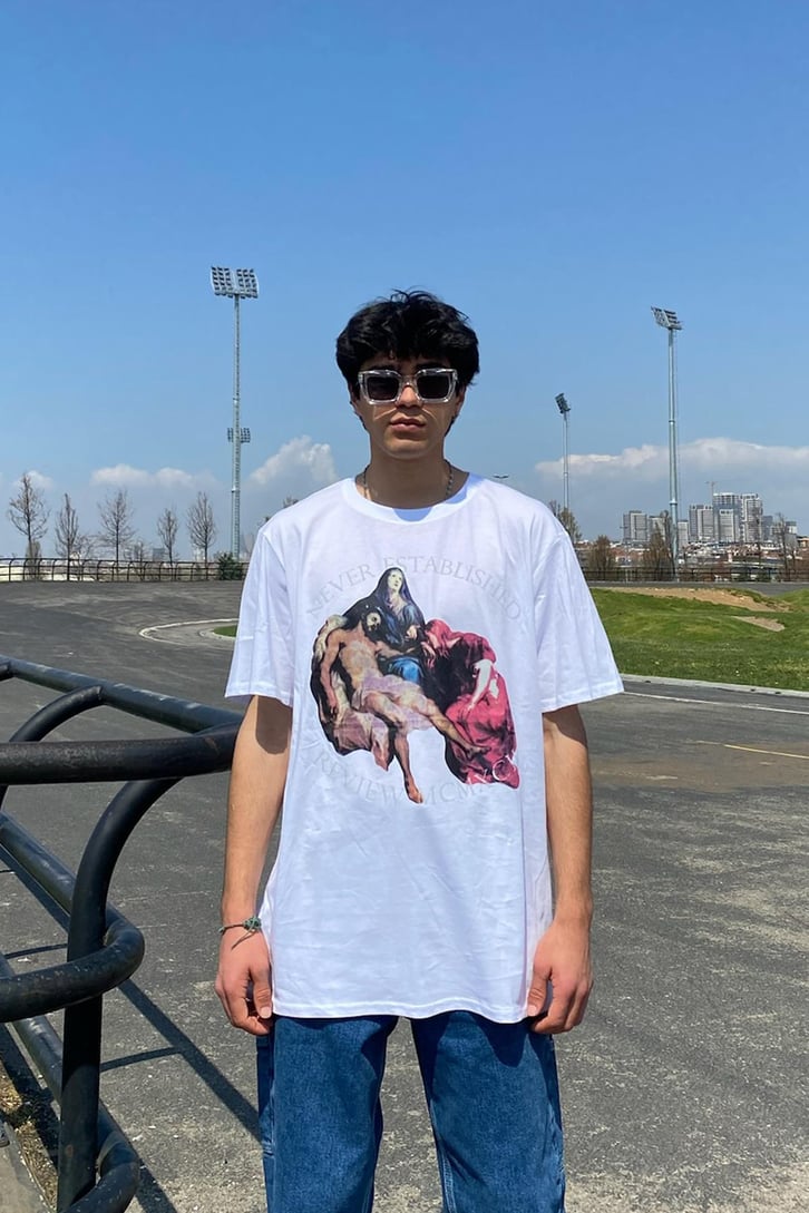 RV Never Established Baskılı Beyaz Oversize Tshirt