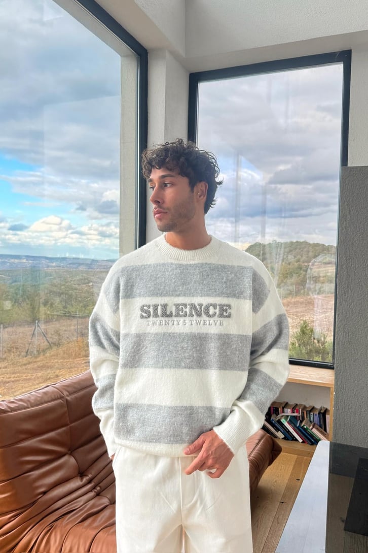 Silence Nakışlı Triko Kazak