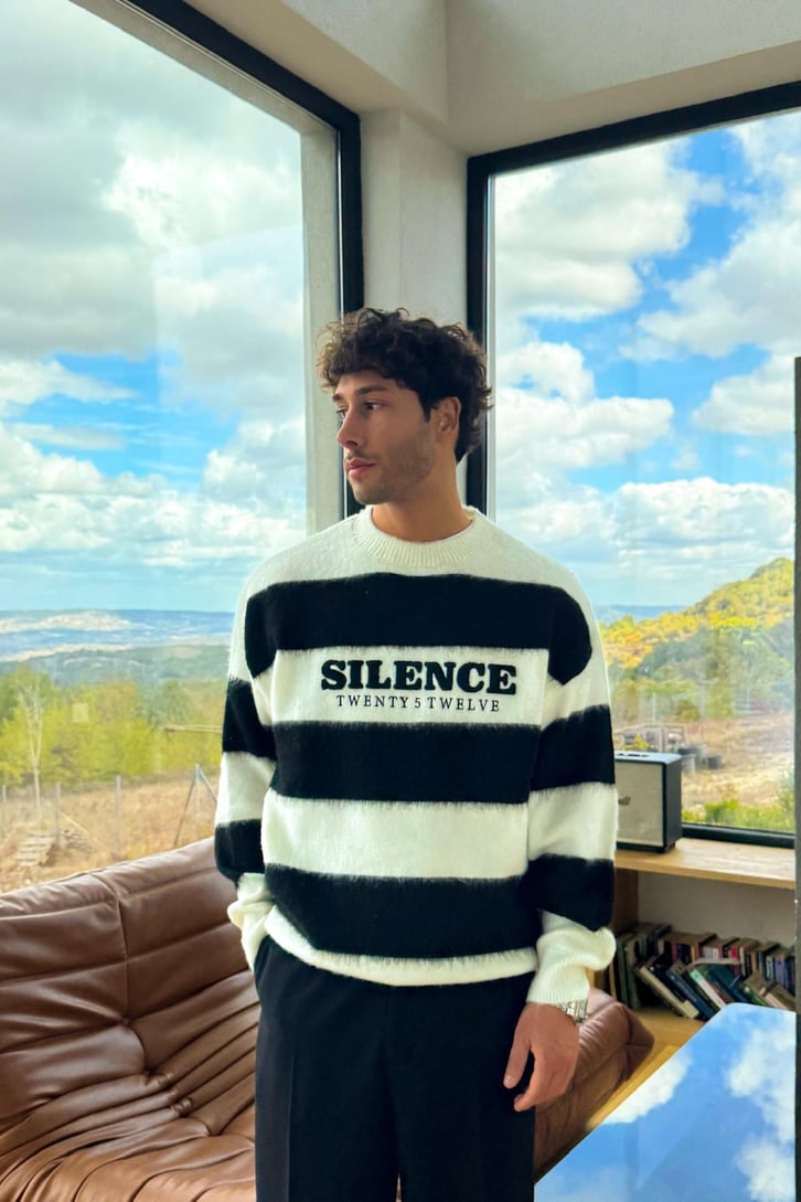 Silence Nakışlı Triko Kazak