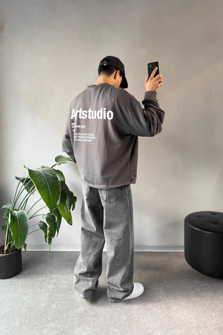 Sırt Baskılı Bisiklet Yaka Sweatshirt