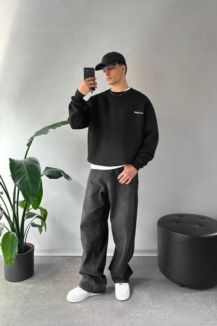 Sırt Baskılı Bisiklet Yaka Sweatshirt
