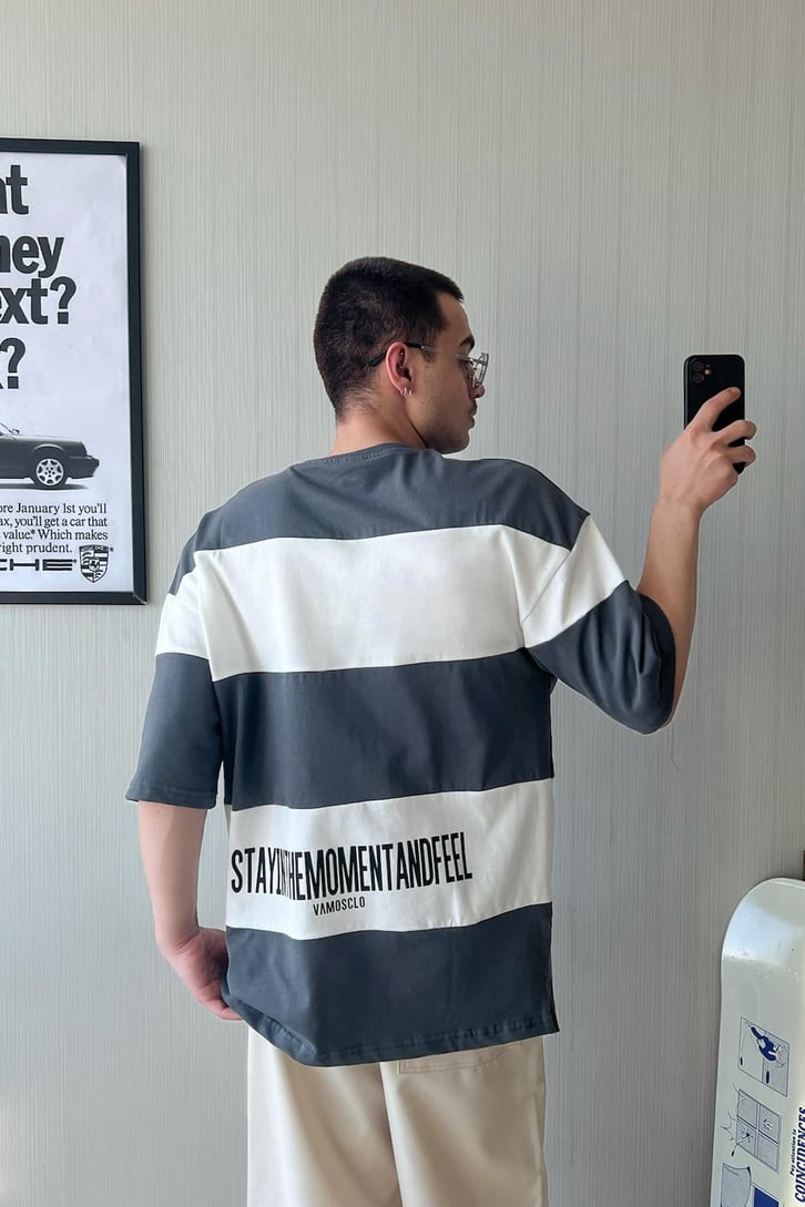 Sırt Baskılı Çizgili Oversize Tişört