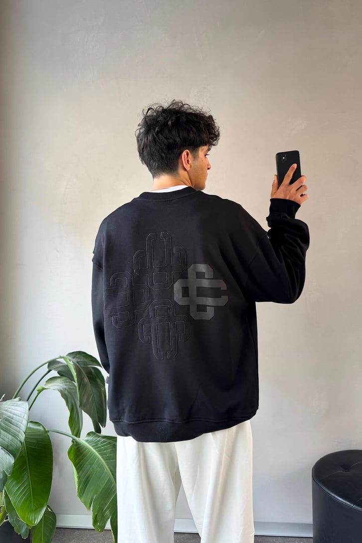 Sırt Detay Nakışlı Oversize Bisiklet Yaka Sweatshirt