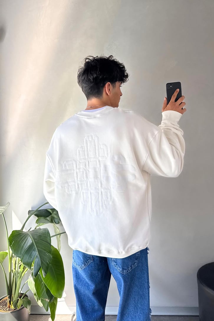 Sırt Detay Nakışlı Oversize Bisiklet Yaka Ekru Sweatshirt