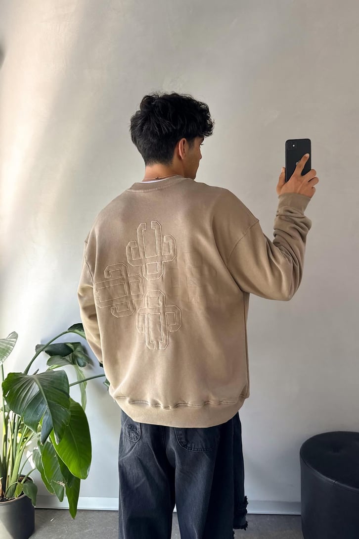 Sırt Detay Nakışlı Oversize Bisiklet Yaka Sweatshirt