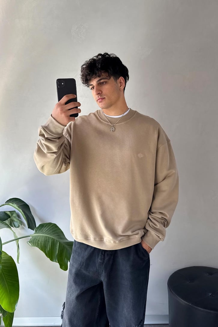 Sırt Detay Nakışlı Oversize Bisiklet Yaka Sweatshirt