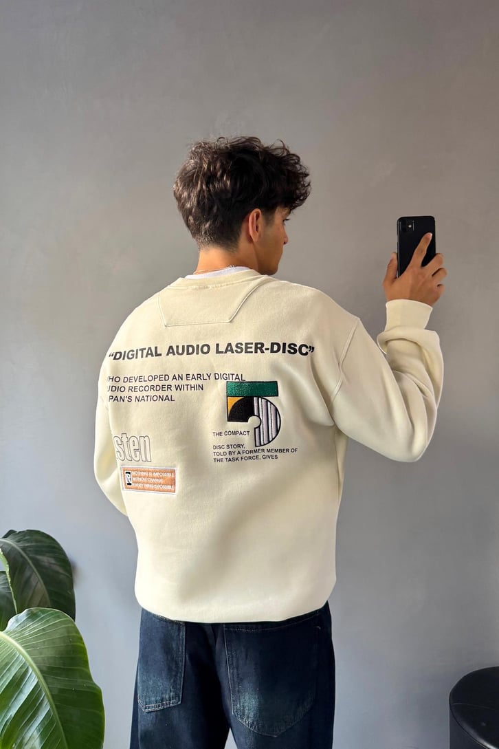 Sırt Detaylı Writing Nakışlı Bisiklet Yaka Sweatshirt