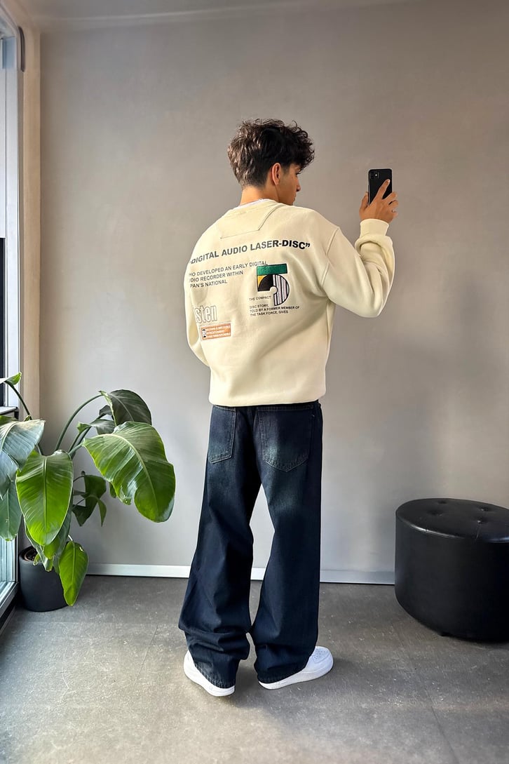 Sırt Detaylı Writing Nakışlı Bisiklet Yaka Sweatshirt