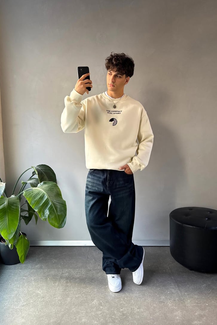 Sırt Detaylı Writing Nakışlı Bisiklet Yaka Sweatshirt