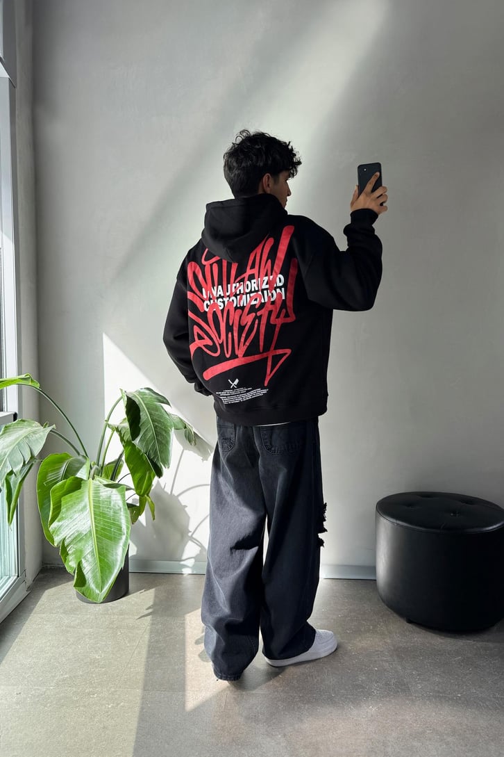 Sırt Graffiti Baskılı Ön Minimal Nakışlı Oversize Hoodie
