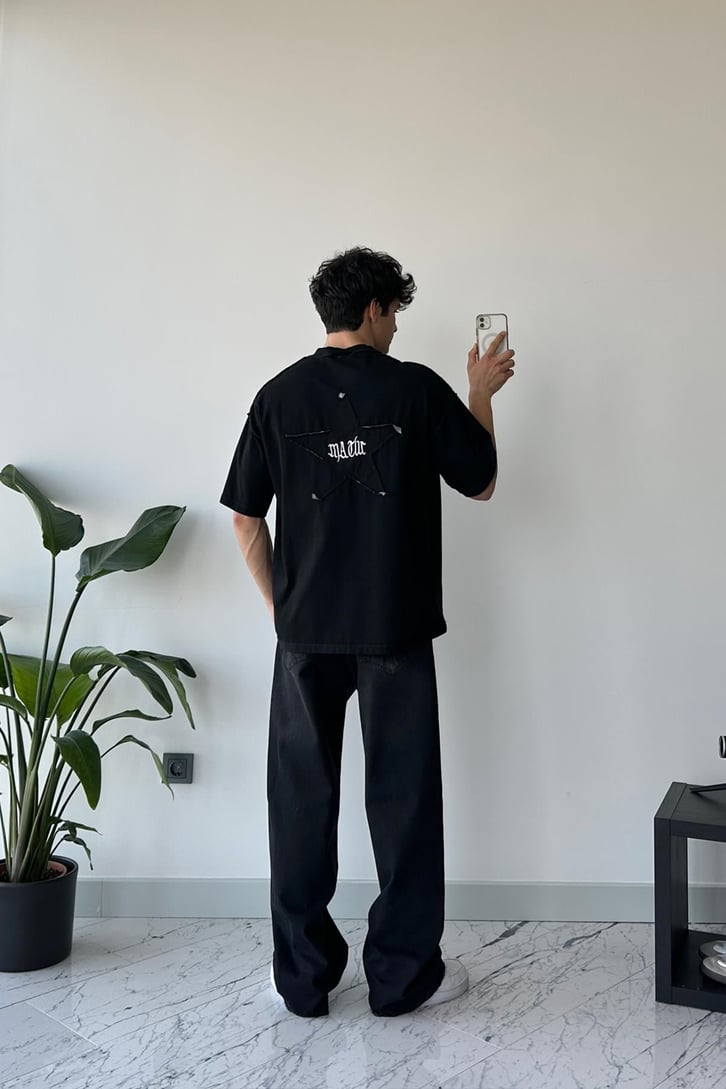 Sırt Yıldız Nakışlı Siyah Oversize Tişört