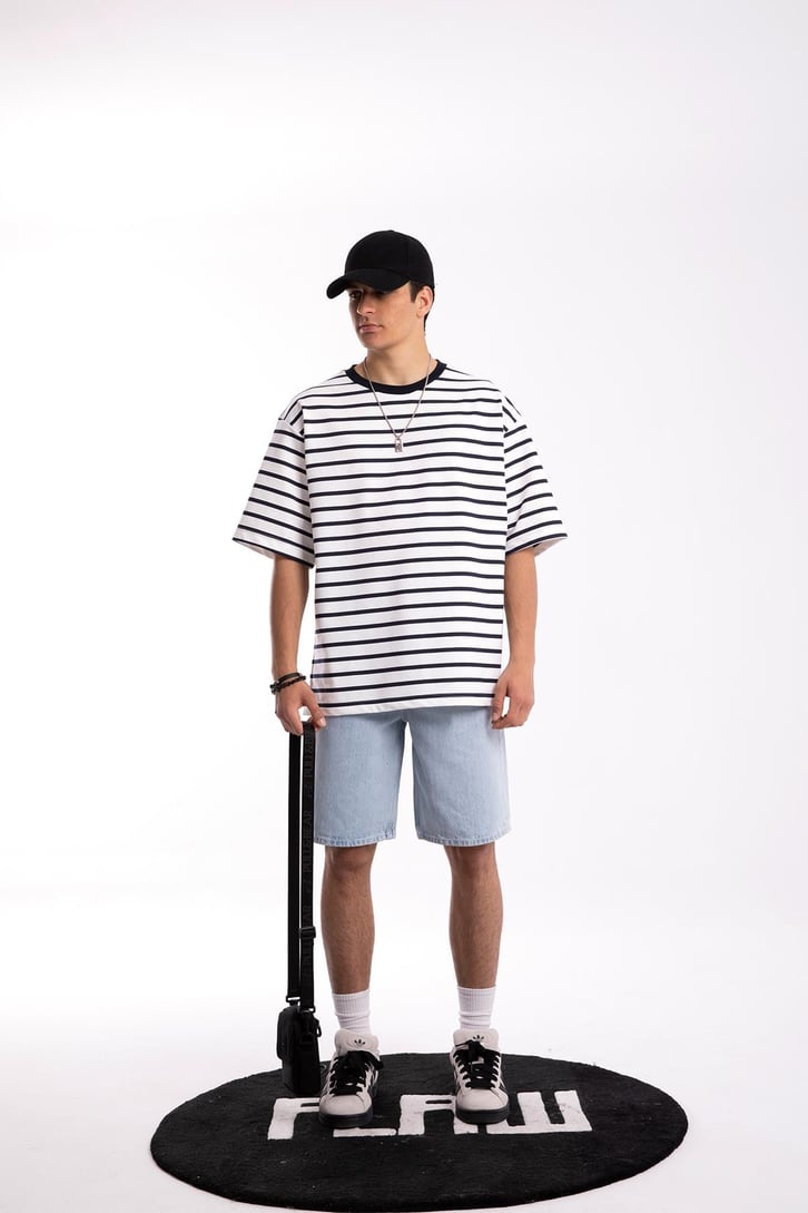 Siyah Çizgili Beyaz Oversize Tshirt