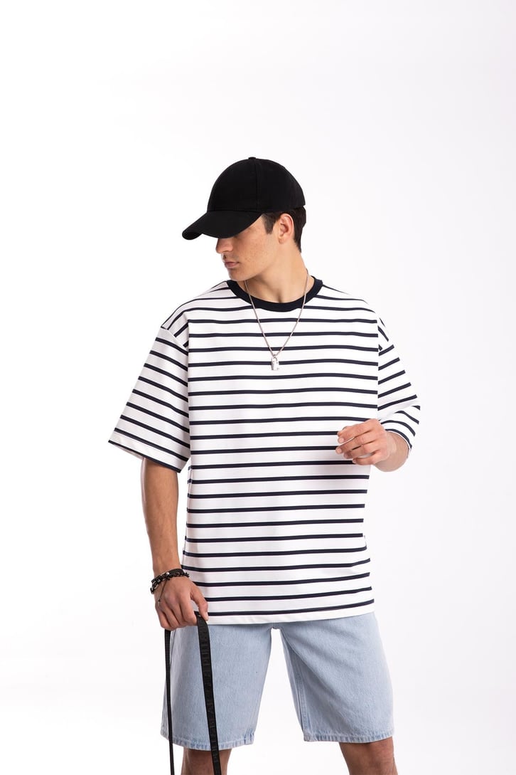 Siyah Çizgili Beyaz Oversize Tshirt