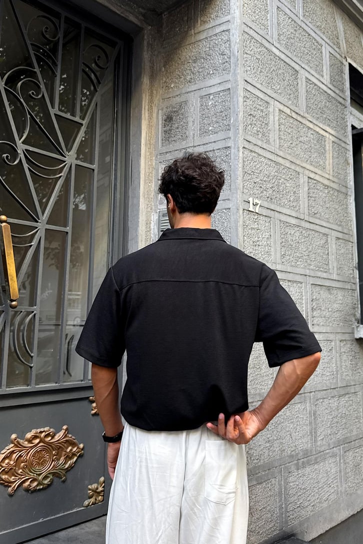 Siyah Fermuarlı Polo Yaka Tişört