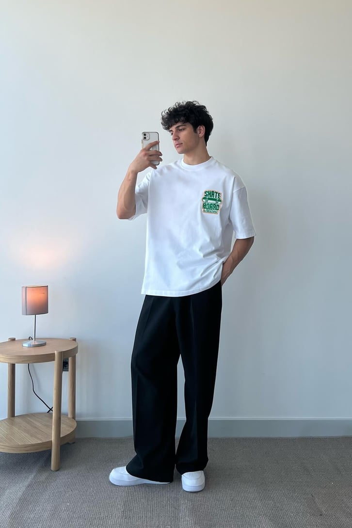Skate Board Nakışlı Beyaz Oversize Tişört