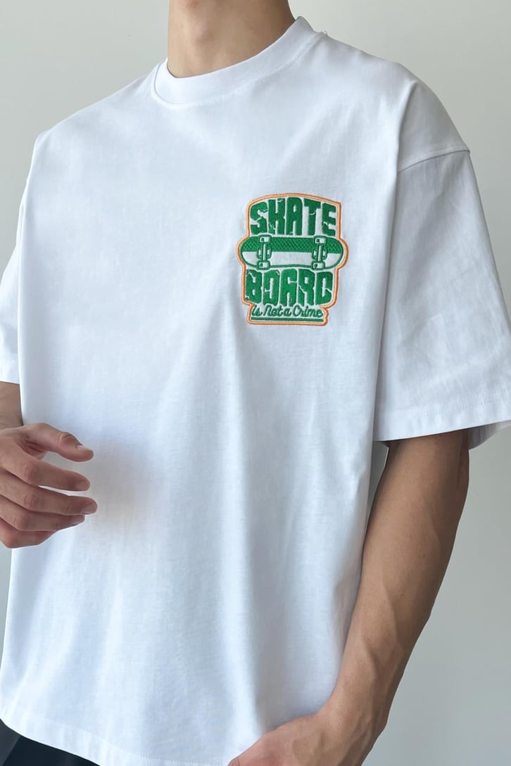 Skate Board Nakışlı Beyaz Oversize Tişört