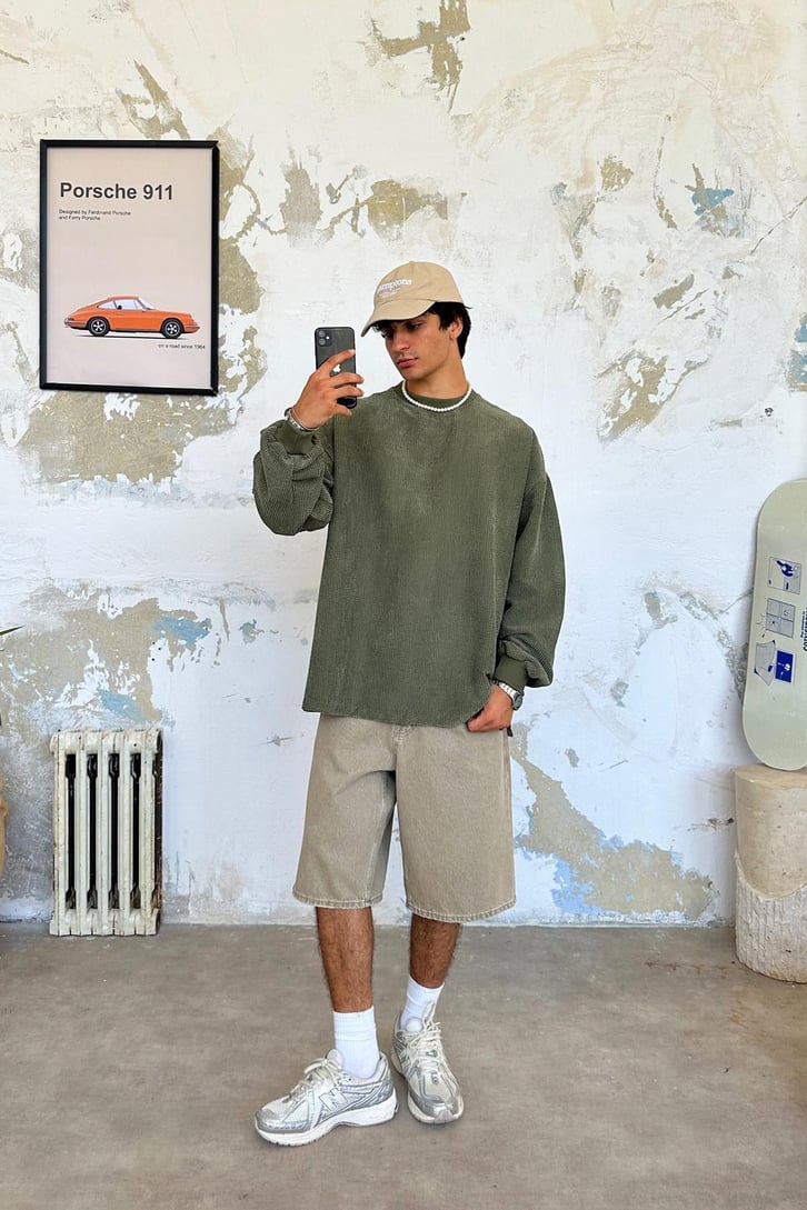 Skater Vibe Kadife Sweatshirt