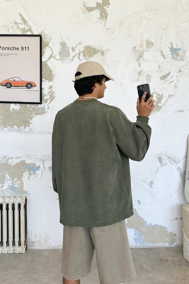 Skater Vibe Kadife Sweatshirt