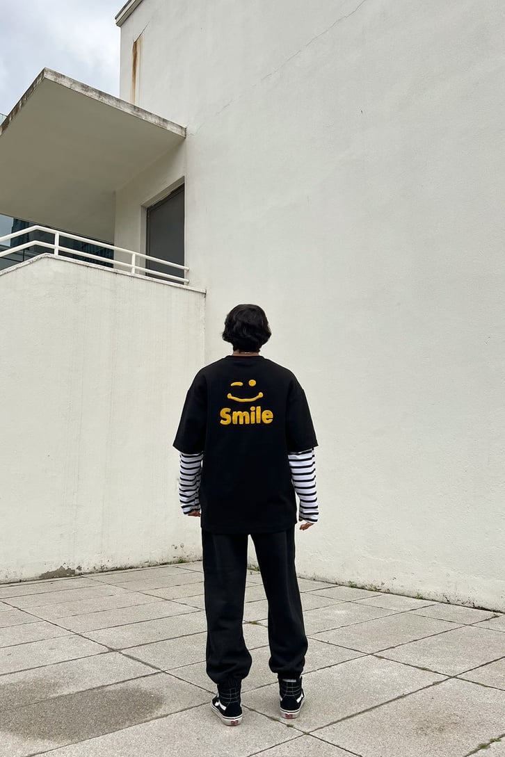 Smile Nakışlı Siyah Sweatshirt