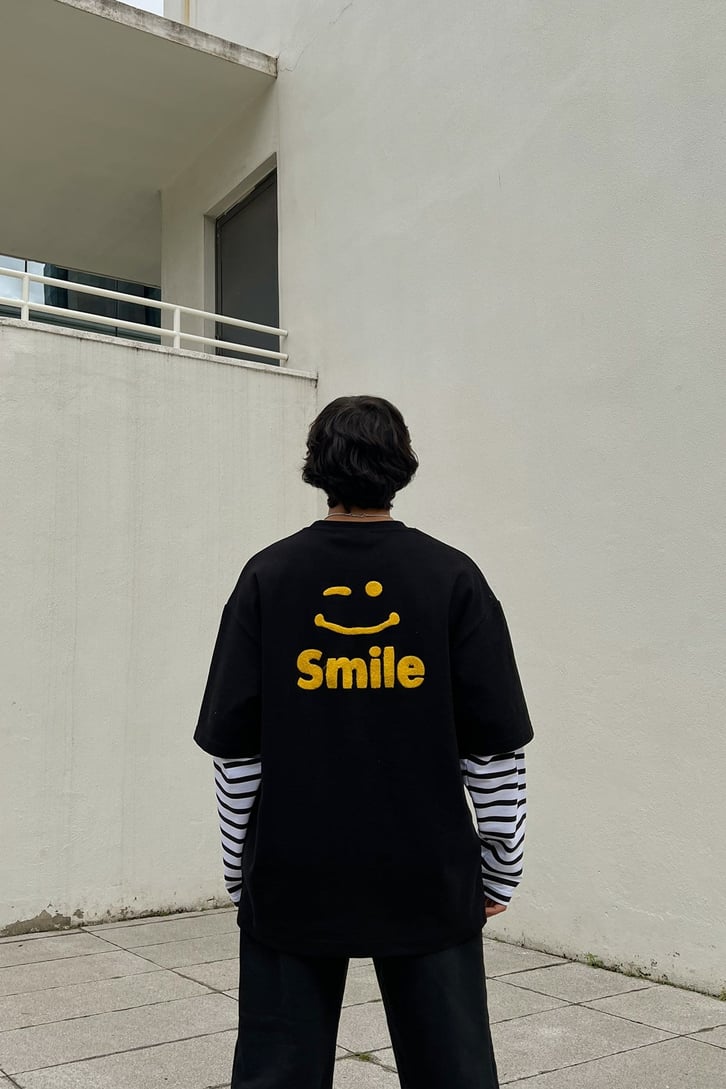 Smile Nakışlı Siyah Sweatshirt