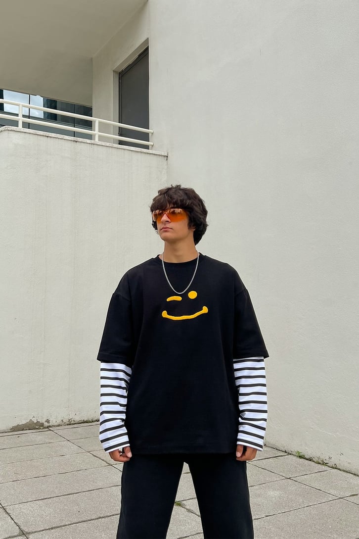 Smile Nakışlı Siyah Sweatshirt