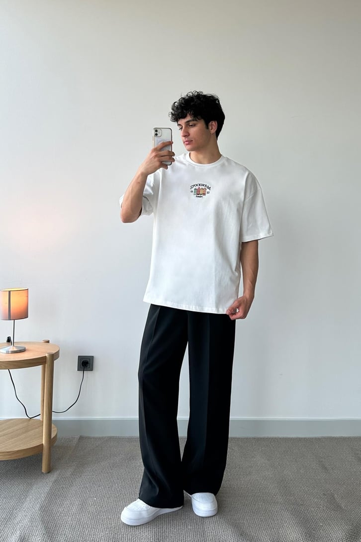 Stockholm Nakışlı Ekru Oversize Tişört