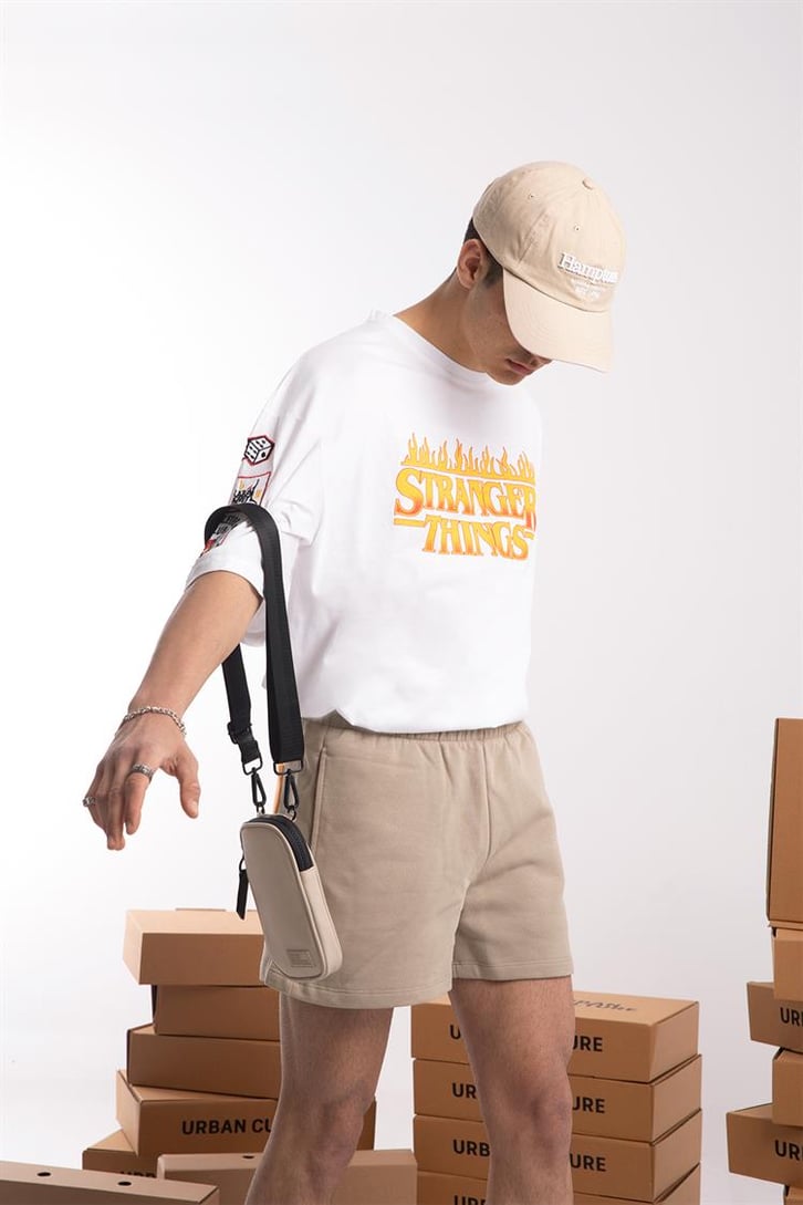 Stranger Flame Baskılı Beyaz Oversize Tişört