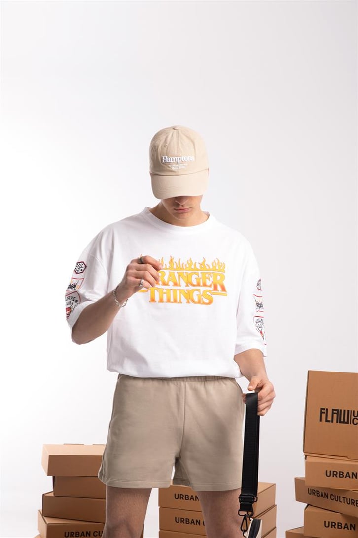 Stranger Flame Baskılı Beyaz Oversize Tişört