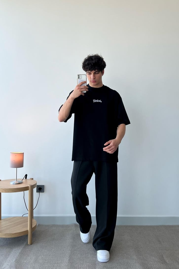 Synical Nakışlı Siyah Oversize Tişört