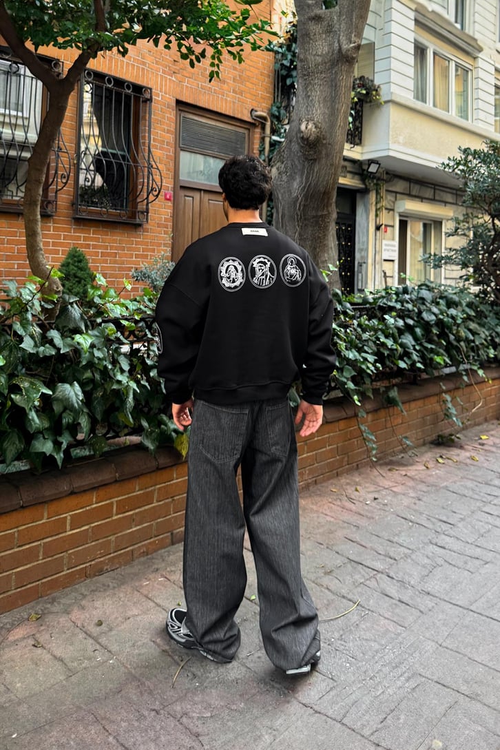 Tanrıça Nakışlı Sweatshirt