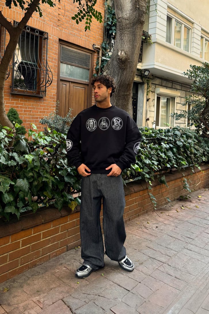Tanrıça Nakışlı Sweatshirt