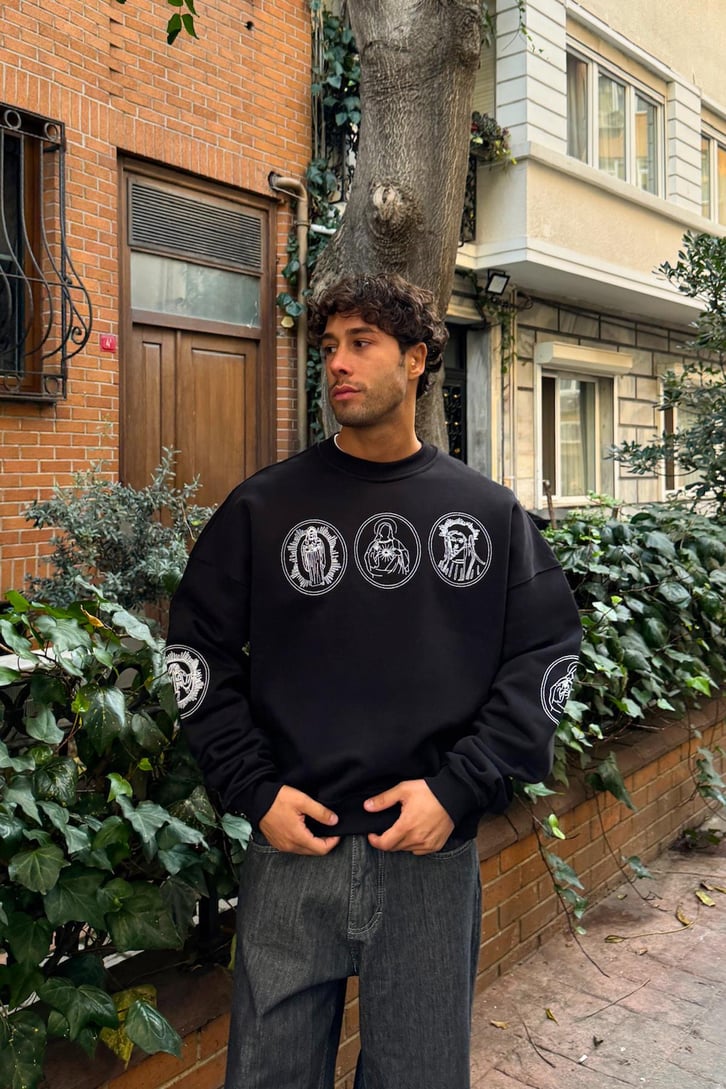 Tanrıça Nakışlı Sweatshirt