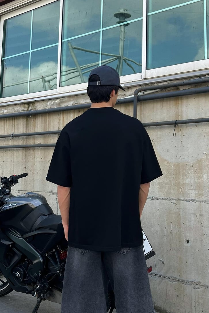 Taş İşlemeli Siyah Oversize Tişört