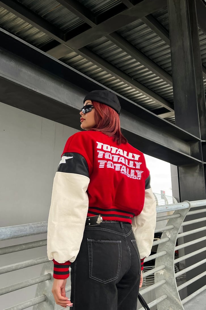 Totally 84  Nakışlı Kırmızı Crop Kolej Mont