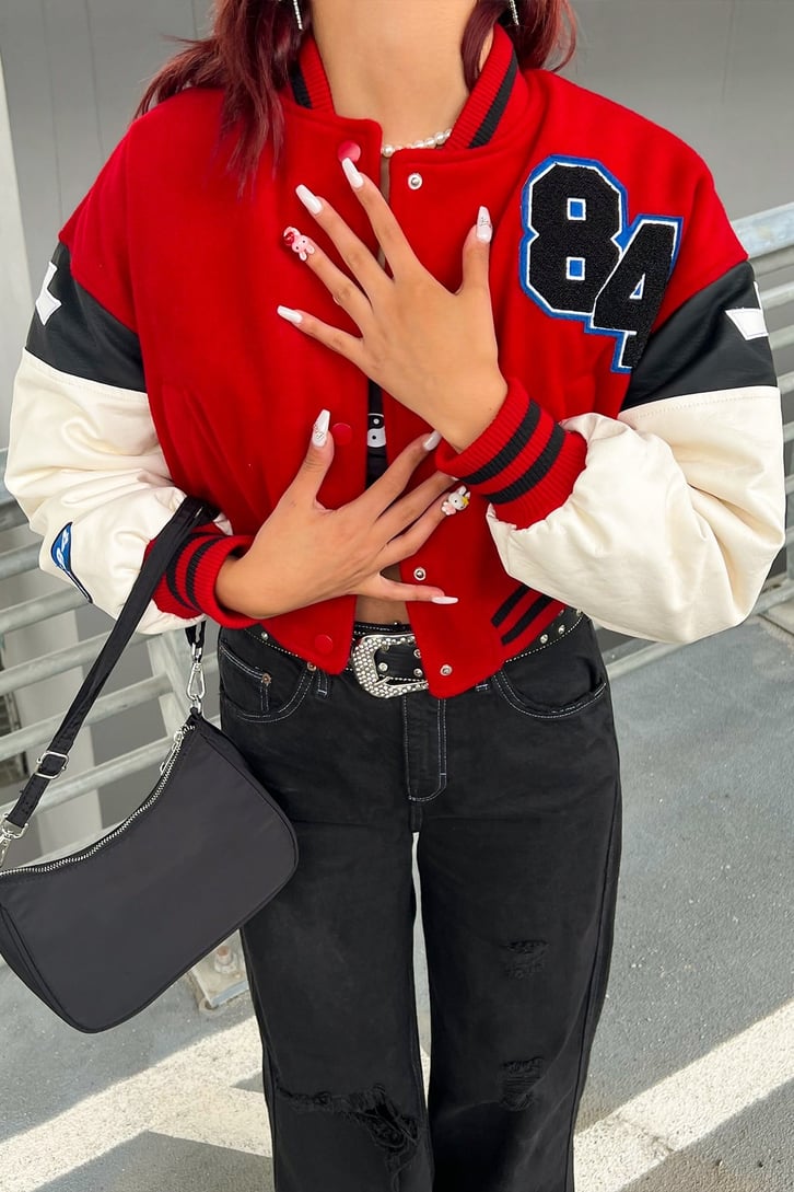 Totally 84  Nakışlı Kırmızı Crop Kolej Mont
