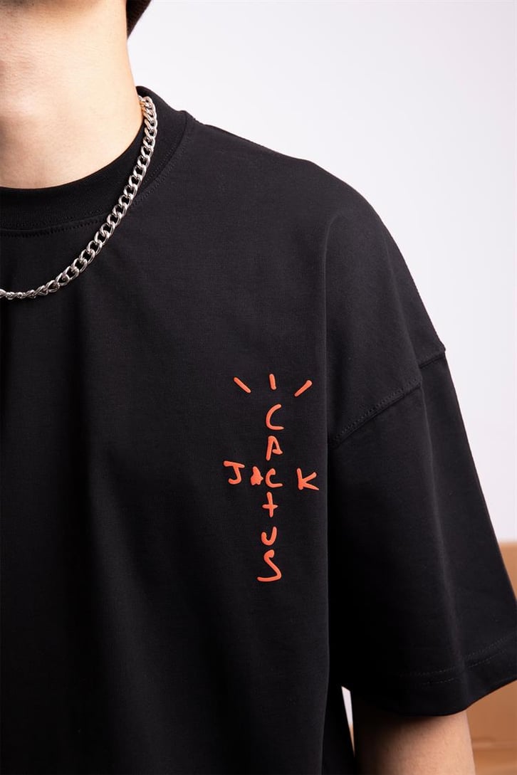 Travis Sırt Baskılı Bağcık Detay Siyah  Oversize Tişört