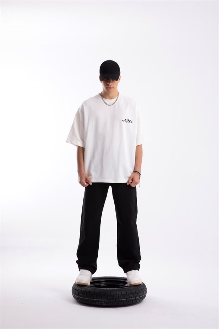 Vintage Style Nakışlı Ekru Oversize Tişört