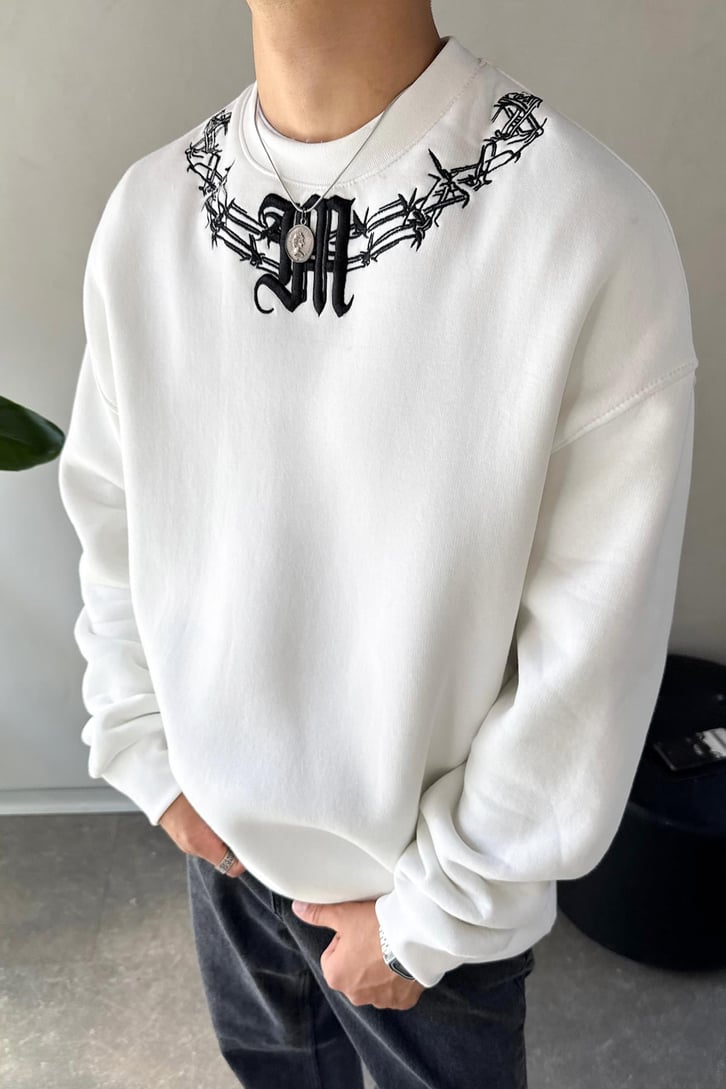 Yaka Nakışlı Oversize Sweatshirt