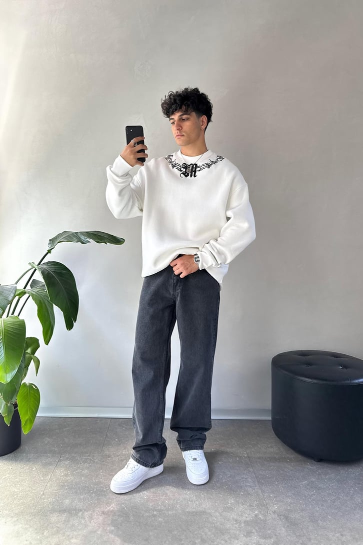 Yaka Nakışlı Oversize Sweatshirt