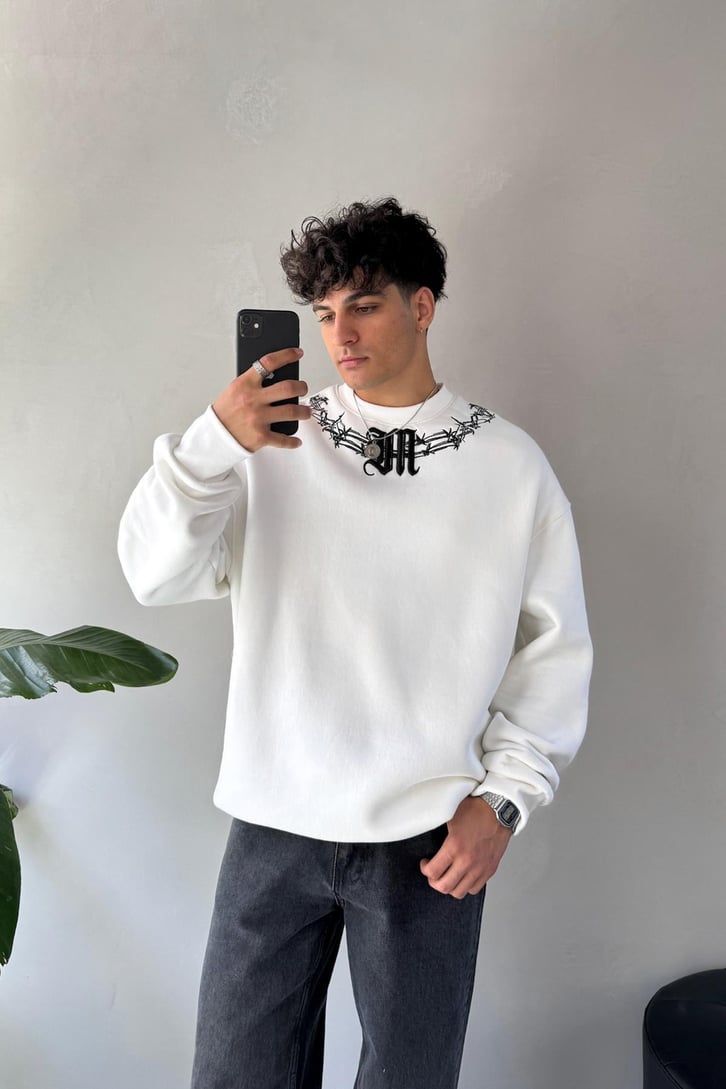 Yaka Nakışlı Oversize Sweatshirt
