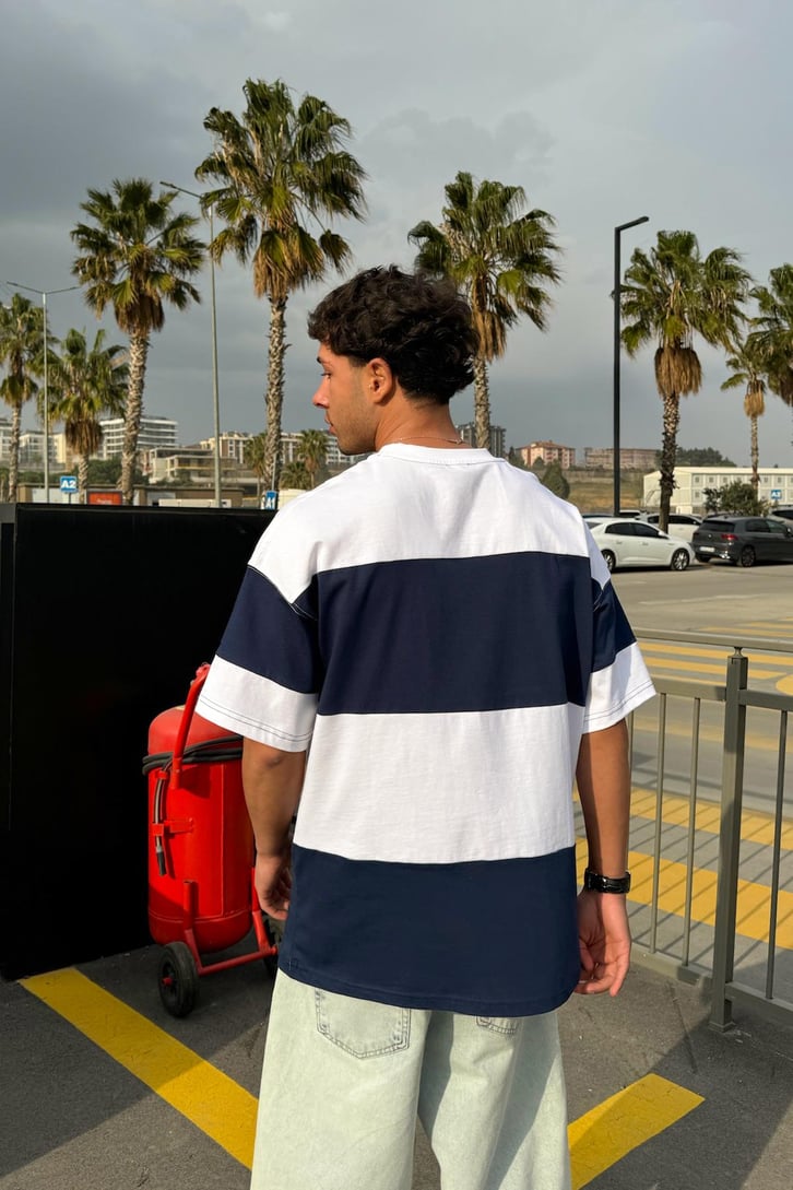 Yarım Patlı Ön Nakışlı Oversize Tişört