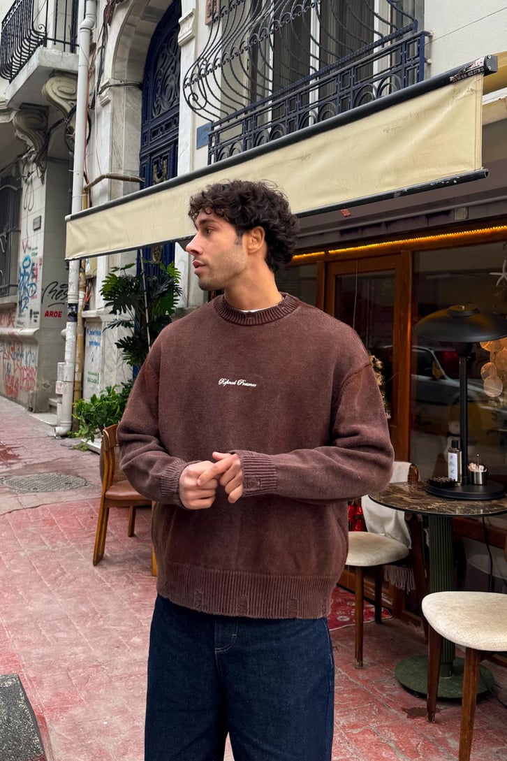 Yırtık Model Yıkamalı Triko Kazak
